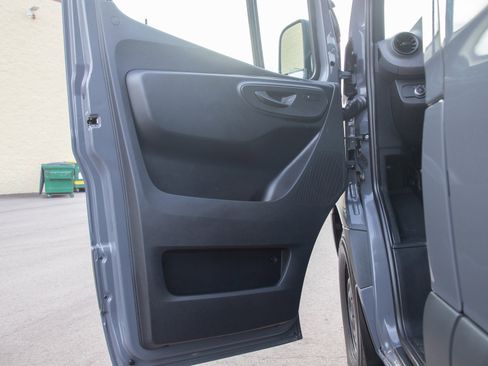 Used 2023 Mercedes-Benz Sprinter 2500 image 19