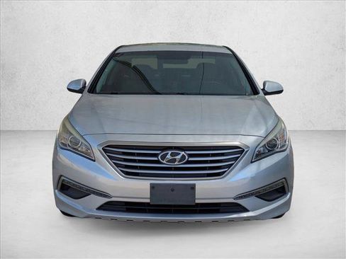 Used 2015 Hyundai Sonata SE FWD image 2