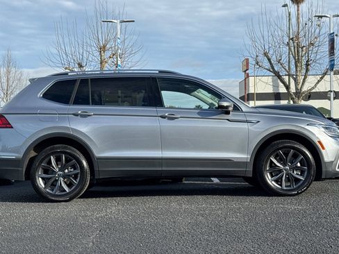 Used 2024 Volkswagen Tiguan SE image 7