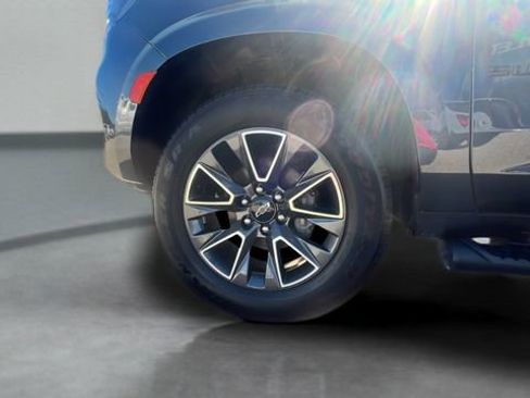 Used 2021 Chevrolet Suburban Z71 image 40