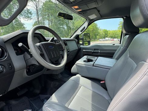 Used 2014 Ford F250 XL w/ Power Equipment Group AWD/4WD image 27