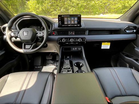 New 2025 Honda Pilot TrailSport image 12