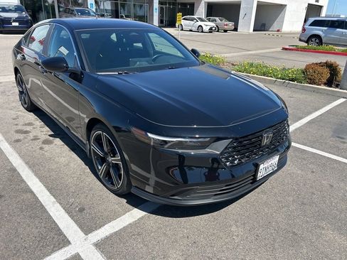 Used 2025 Honda Accord Sport image 3