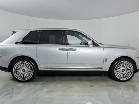 Used 2022 Rolls-Royce Cullinan AWD/4WD image 11