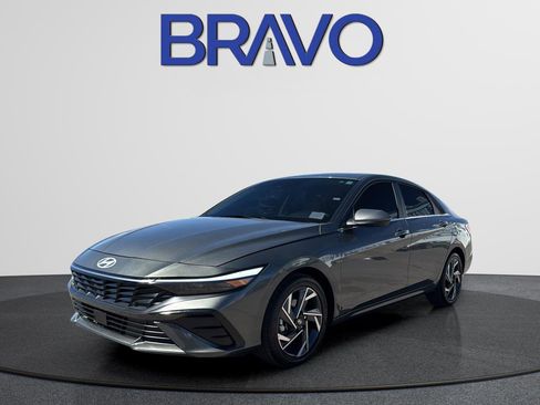 Used 2025 Hyundai Elantra Limited image 1