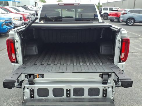 Used 2022 GMC Sierra 1500 SLT AWD/4WD image 17