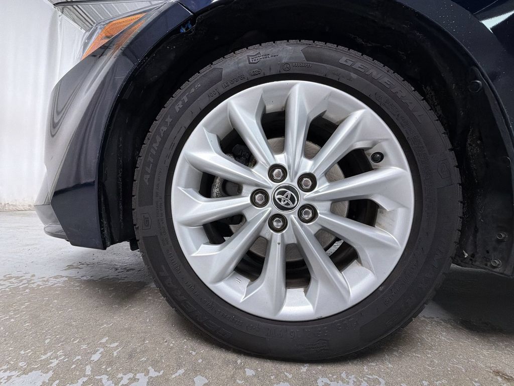 Used 2022 Toyota Corolla LE w/ LE Convenience Package FWD image 14