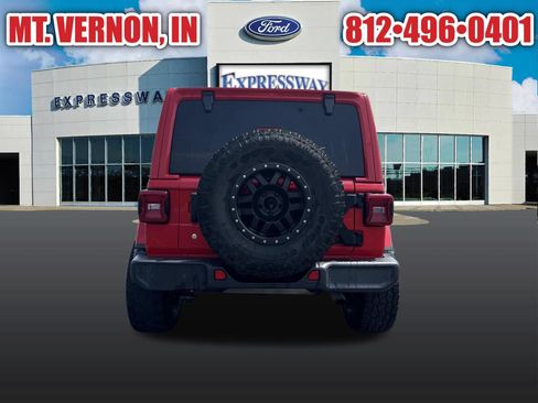 Used 2018 Jeep Wrangler Unlimited Sahara AWD/4WD image 13