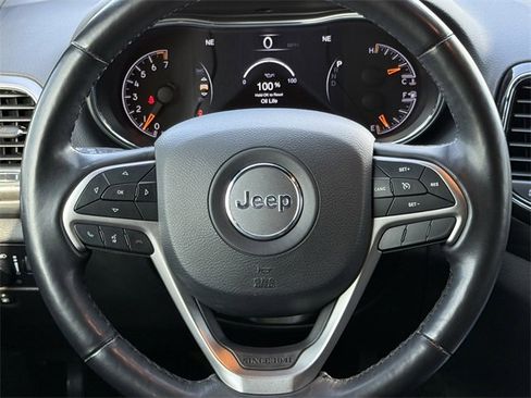 Used 2022 Jeep Grand Cherokee Laredo X image 9