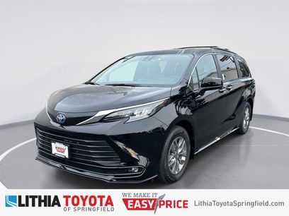 New 2025 Toyota Sienna XLE