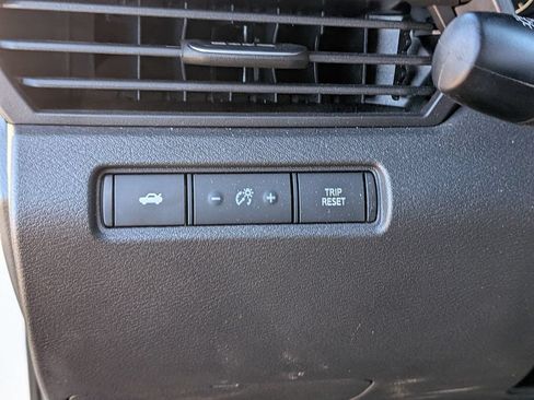 Used 2025 Nissan Altima 2.5 SV FWD image 35