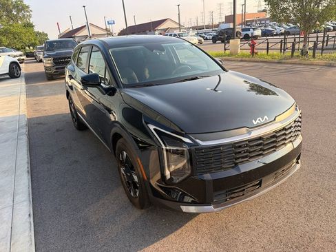 Used 2026 Kia Sportage LX FWD image 3