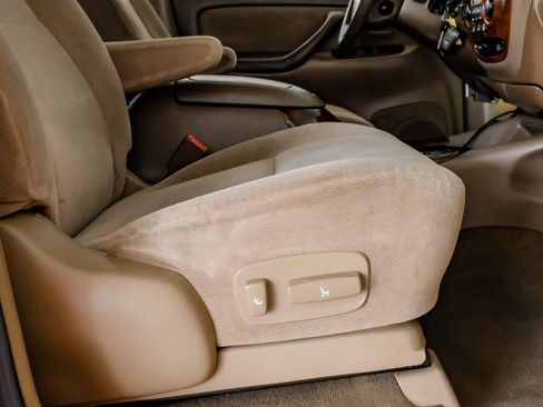 Used 2004 Toyota Sequoia SR5 image 31