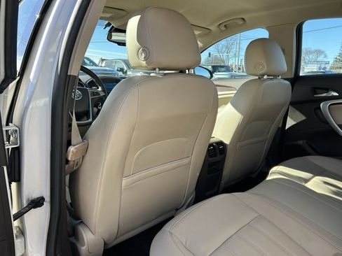 Used 2012 Buick Regal Leather image 16