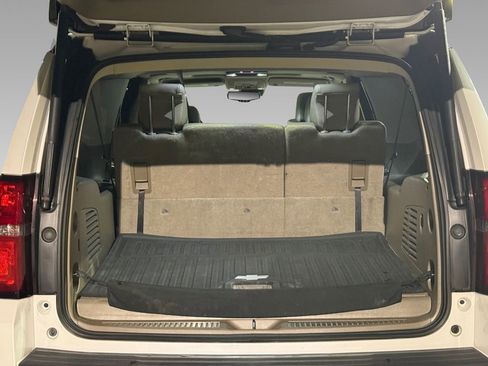 Used 2017 Chevrolet Suburban LT image 24