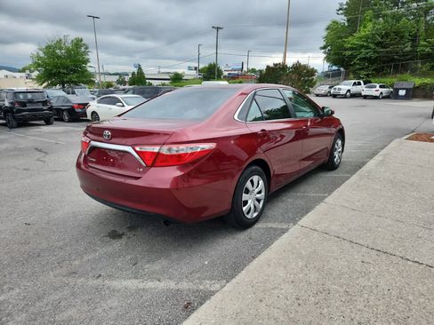 Used 2016 Toyota Camry SE FWD image 5