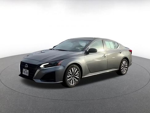 Used 2025 Nissan Altima 2.5 SV image 3