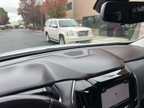 Used 2019 Chevrolet Traverse LT w/ LT Premium Package image 39