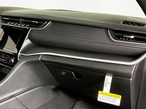 Used 2025 Jeep Grand Cherokee 4WD image 26