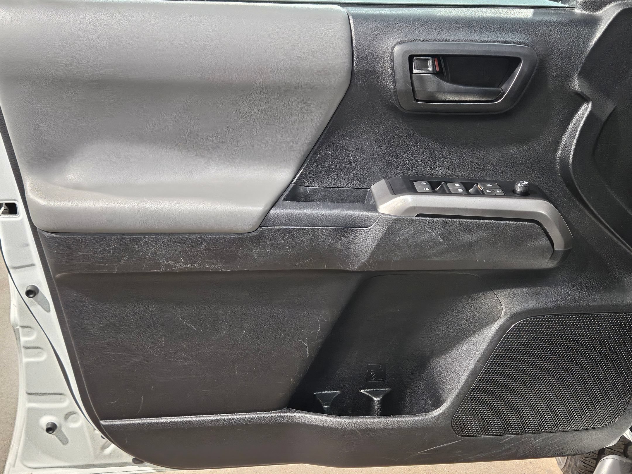 Used 2023 Toyota Tacoma SR5 RWD image 18