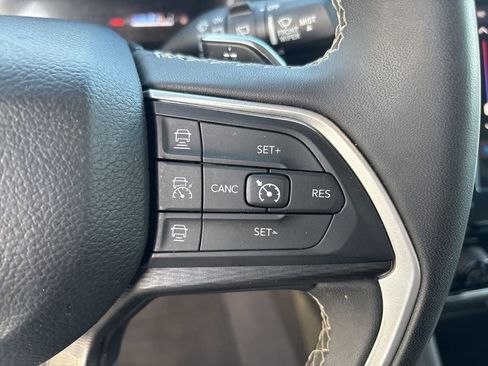 Used 2023 Jeep Grand Cherokee L Laredo image 24