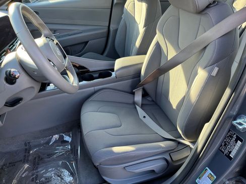 Used 2025 Hyundai Elantra SEL image 33