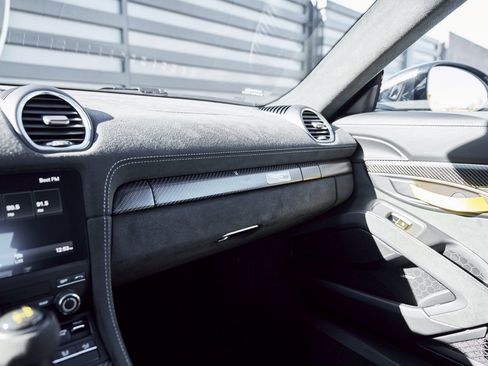 Used 2024 Porsche 718 Cayman GT4 RS w/ Weissach Package image 77