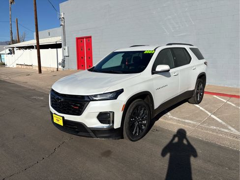 Used 2023 Chevrolet Traverse RS image 2