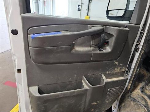 Used 2015 Chevrolet Express 3500 image 12