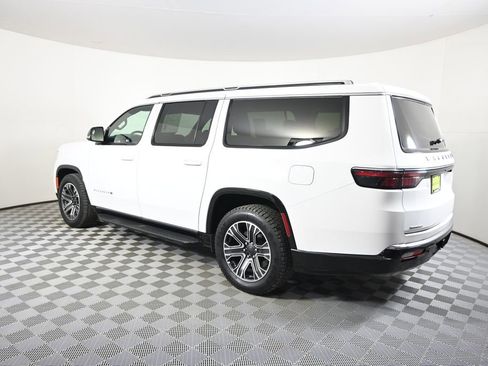 Used 2023 Jeep Wagoneer L Series II image 4