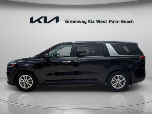 Used 2022 Kia Carnival LX FWD image 4
