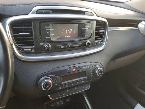 Used 2016 Kia Sorento EX image 27