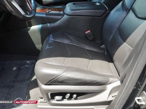Used 2018 Cadillac Escalade Luxury AWD/4WD image 18