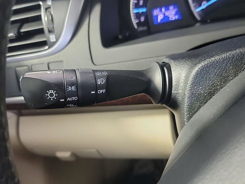 Used 2012 Toyota Camry XLE w/ Leather Pkg image 27