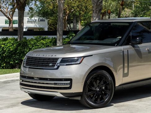 Used 2024 Land Rover Range Rover SE image 2