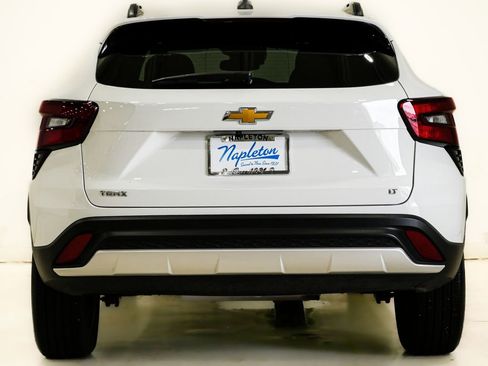 Used 2025 Chevrolet Trax LT w/ Sunroof Package FWD image 7