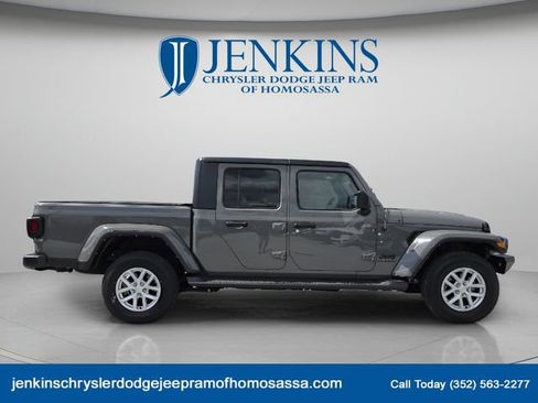 Used 2023 Jeep Gladiator Sport AWD/4WD image 3