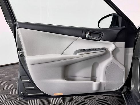 Used 2012 Toyota Camry XLE w/ Leather Pkg FWD image 29