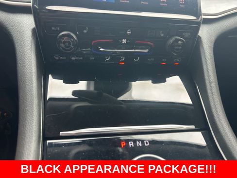 Used 2023 Jeep Grand Cherokee Limited w/ Black Appearance Package image 36