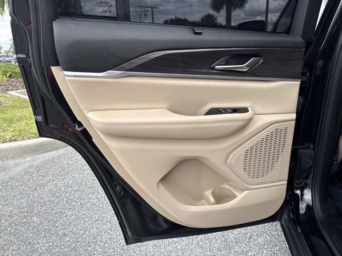 Used 2023 Jeep Grand Cherokee Limited w/ Luxury Tech Group II RWD image 13