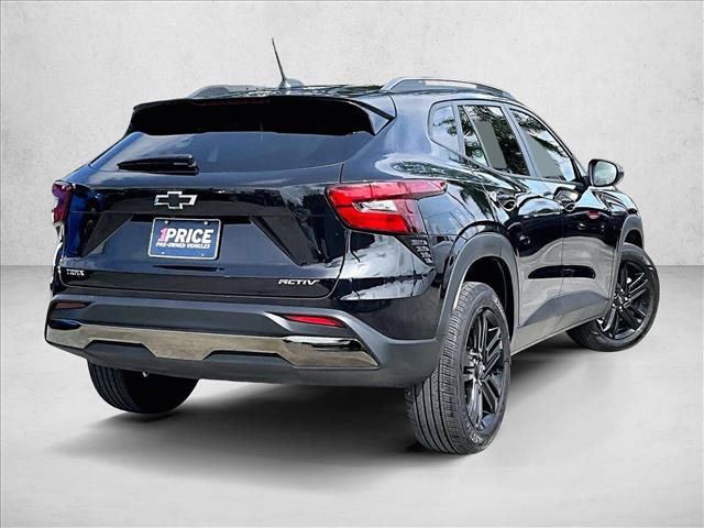 Used 2025 Chevrolet Trax ACTIV FWD image 2