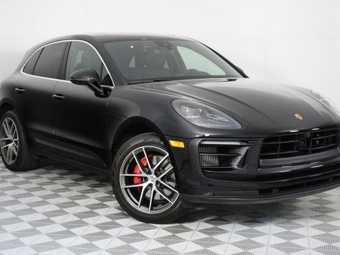 Certified 2025 Porsche Macan S image 9