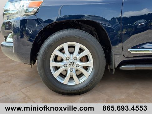 Used 2018 Toyota Land Cruiser AWD/4WD image 9