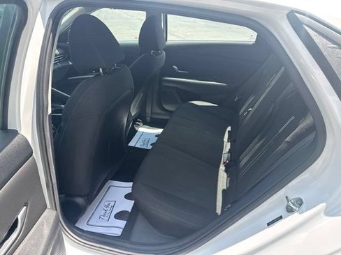 Used 2023 Hyundai Elantra SEL w/ Convenience Package FWD image 8