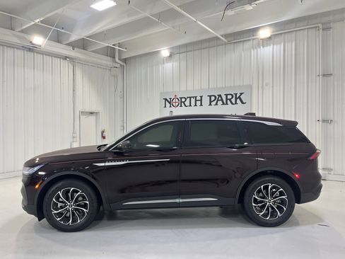 Used 2024 Lincoln Nautilus Premier w/ Equipment Group 102A image 2