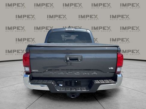 Used 2020 Toyota Tacoma SR5 RWD image 4