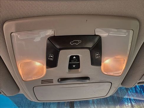 Used 2017 Toyota Sienna XLE w/ XLE Navigation Package image 18