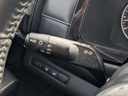 Used 2025 Nissan Pathfinder SV image 25