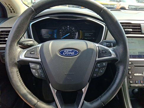 Used 2019 Ford Fusion Energi Titanium FWD image 27