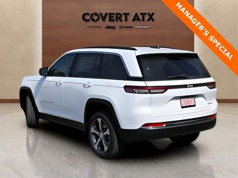 New 2025 Jeep Grand Cherokee Limited w/ Luxury Tech Group II image 3